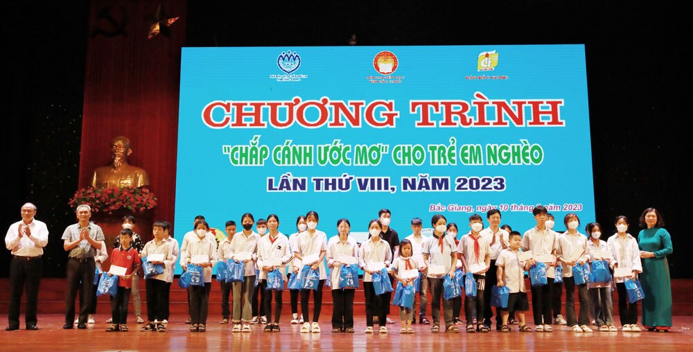 chắp cánh ước mơ, Bắc giang, báo bắc giang, hội bảo vệ quyền trẻ em, học sinh, hiếu học, doanh nghiệp, tài trợ