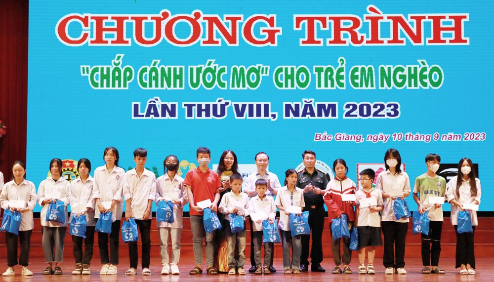 chắp cánh ước mơ, Bắc giang, báo bắc giang, hội bảo vệ quyền trẻ em, học sinh, hiếu học, doanh nghiệp, tài trợ