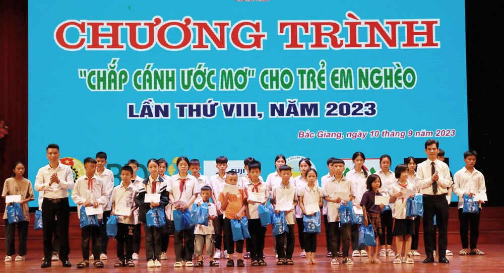 chắp cánh ước mơ, Bắc giang, báo bắc giang, hội bảo vệ quyền trẻ em, học sinh, hiếu học, doanh nghiệp, tài trợ