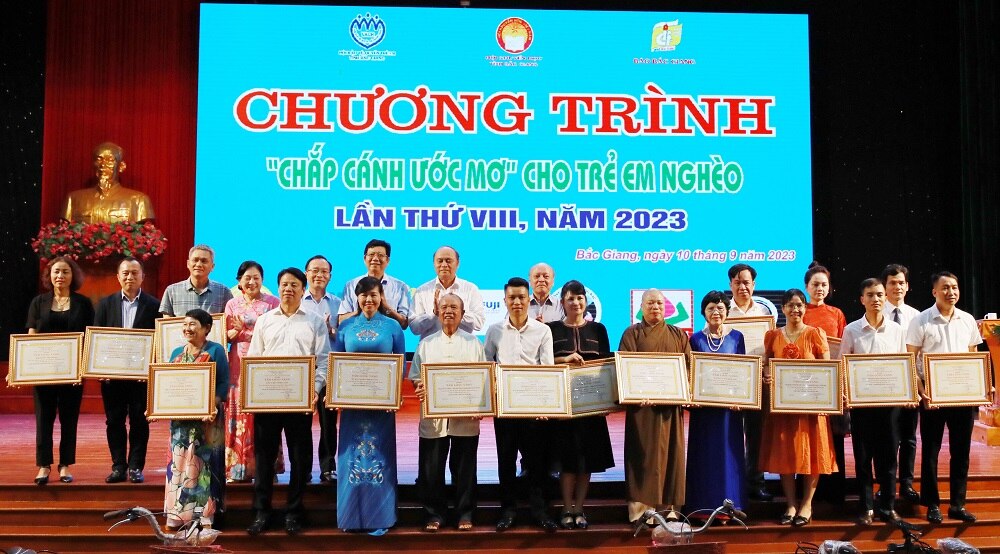 chắp cánh ước mơ, Bắc giang, báo bắc giang, hội bảo vệ quyền trẻ em, học sinh, hiếu học, doanh nghiệp, tài trợ