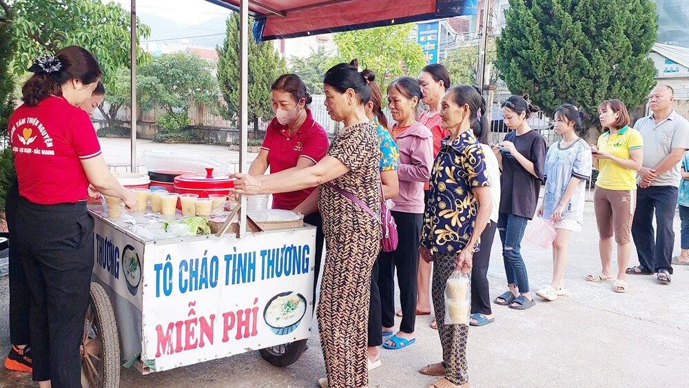 tin tức bắc giang, bắc giang, nhân đạo, vùng cao, huyện sơn động, chi hội tâm thiện nguyện sơn động, nồi cháo nhân đạo, cháo dinh dưỡng, cảnh đời bất hạnh