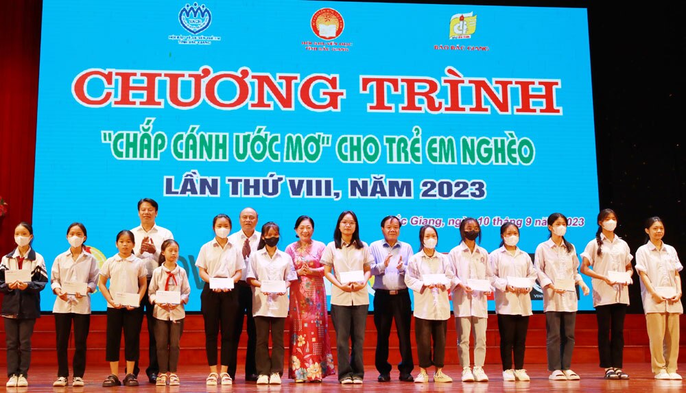 chắp cánh ước mơ, Bắc giang, báo bắc giang, hội bảo vệ quyền trẻ em, học sinh, hiếu học, doanh nghiệp, tài trợ