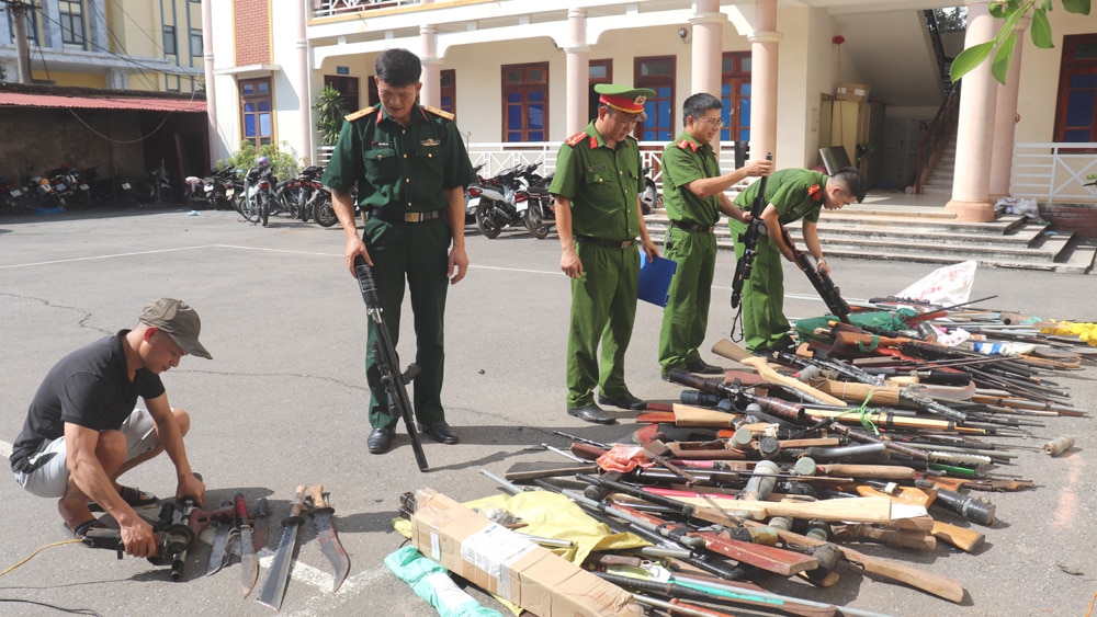 Lạng Giang, tiêu hủy, số lượng lớn, vũ khí, vật liệu nổ, công cụ hỗ trợ