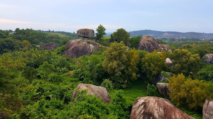 Định Quán – núi đá, rừng xanh và suối mát