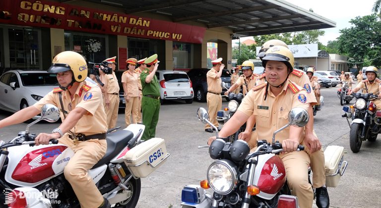 Phòng Cảnh sát giao thông Công an tỉnh ra quân tổng kiểm soát