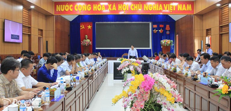 Phó chủ tịch UBND tỉnh Võ Văn Phi chủ trì buổi làm việc