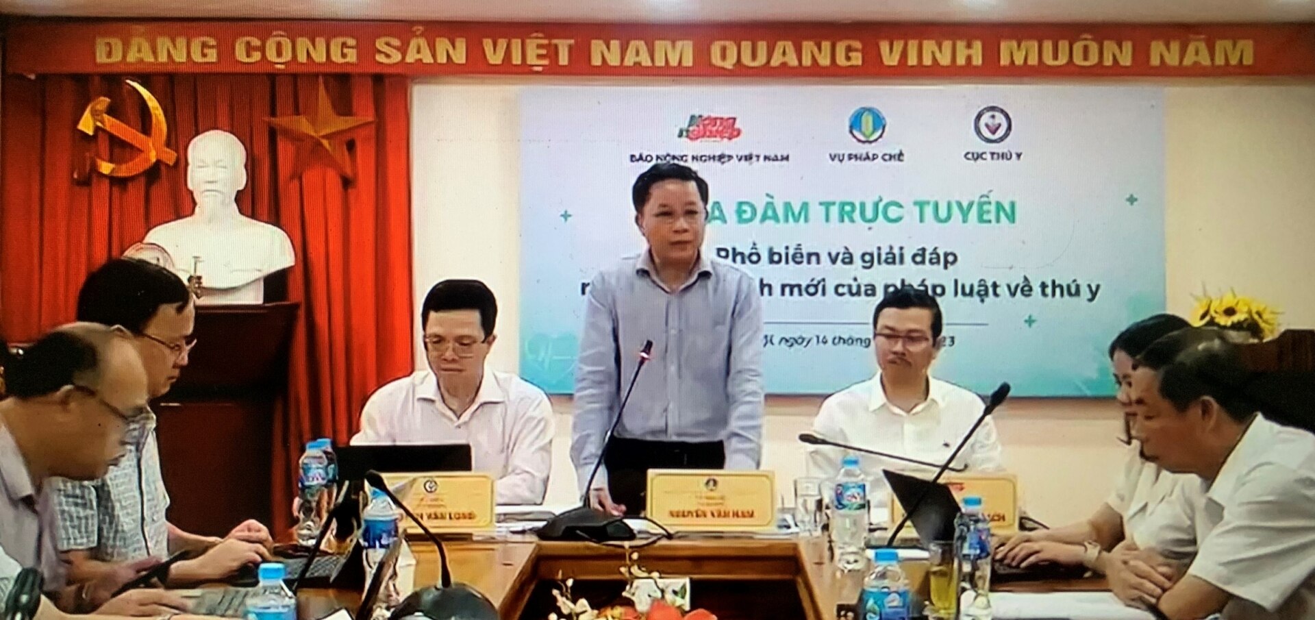 Diễn đàn trực tuyến phổ biến và giải đáp một số quy định pháp luật mới được sửa đổi, bổ sung về Thú y. Ảnh: B.Nguyên