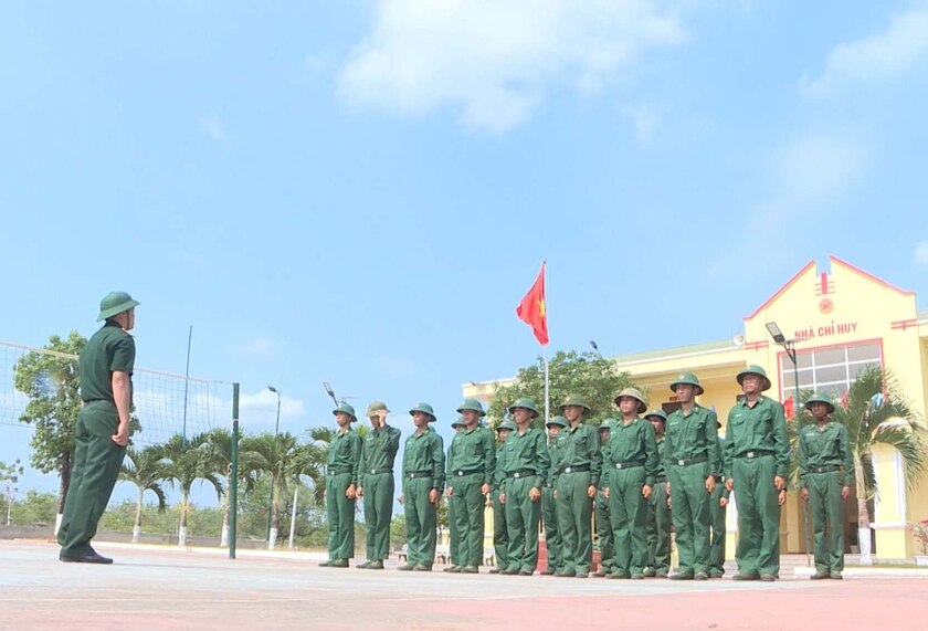 Chiến sĩ mới ở Tiểu đoàn Huấn luyện-Cơ động (Bộ Chỉ huy Bộ đội Biên phòng tỉnh) tự giác chấp hành kỷ luật, nền nếp của đơn vị. Ảnh: T.D