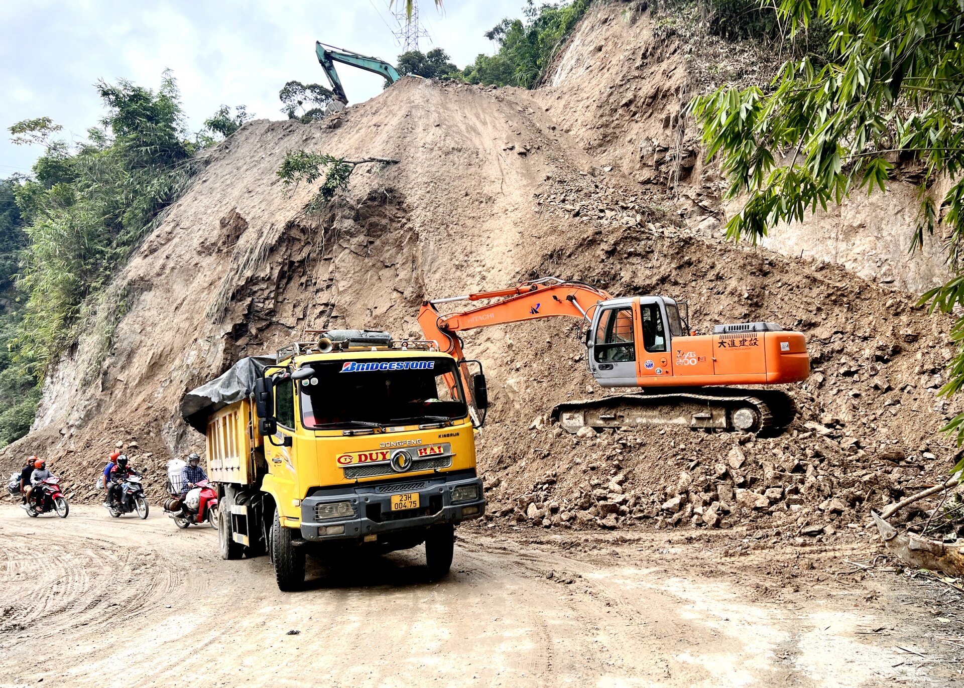 Thi công dự án xử lý nguy cơ mất an toàn giao thông đoạn Km19+500 - Km21+300, Quốc lộ 4C (địa phận xã Minh Tân - Vị Xuyên).