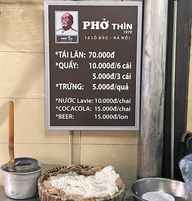 Bảng thực đơn Phở Thìn ở Hà Nội. Ảnh: Chosun