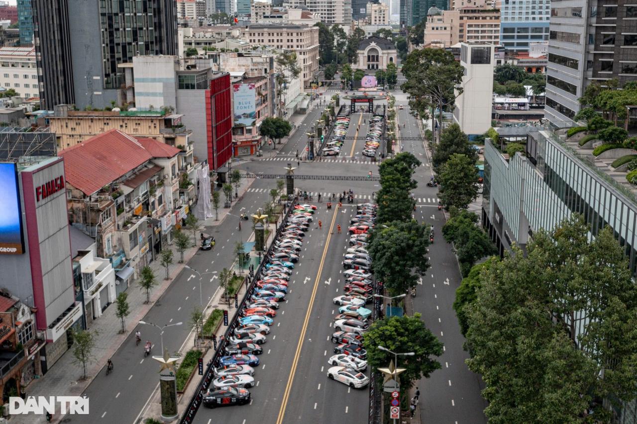 Siêu xe trăm tỷ quy tụ tại TPHCM và gây quỹ ủng hộ cho đồng bào miền Bắc - 4