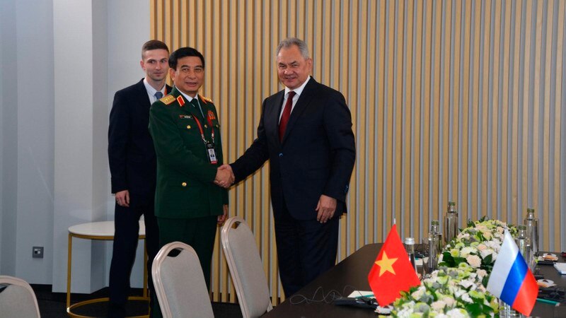 Bộ trưởng Quốc phòng Việt Nam Phan Văn Giang và Bộ trưởng Quốc phòng Nga Sergei Shoigu.