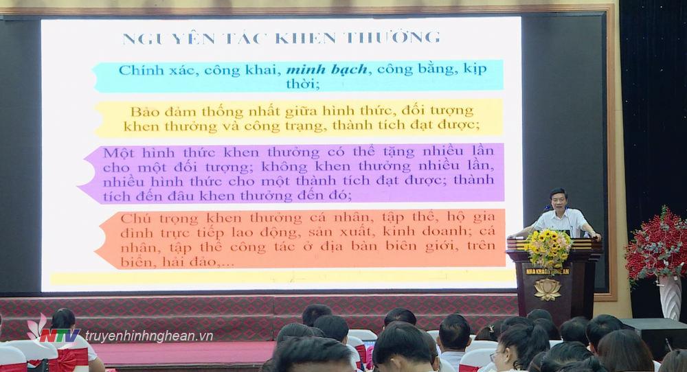 Hướng dẫn nghiệp vụ và triển khai các văn bản mới về thi đua khen thưởng.