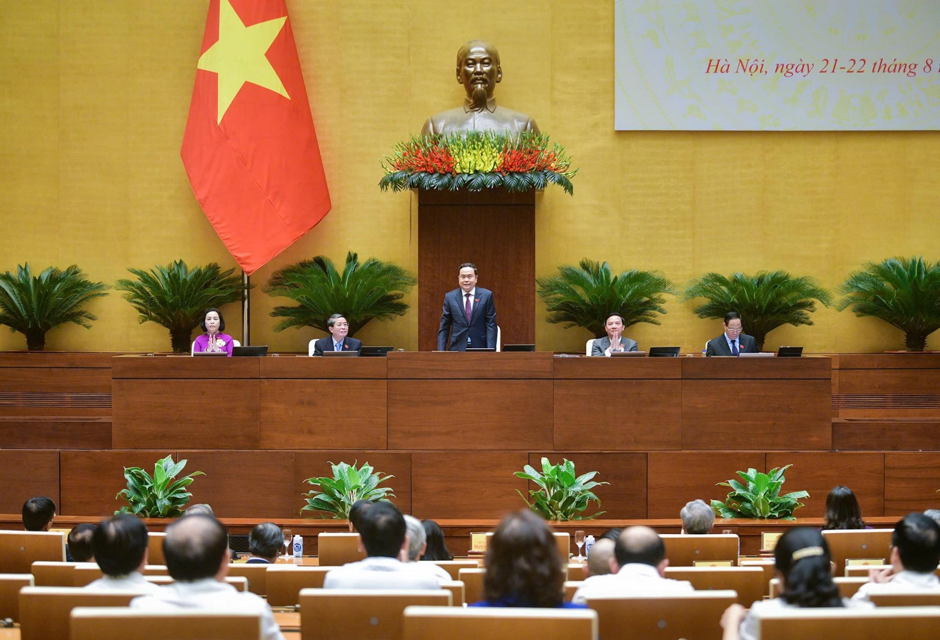 Chủ tịch Quốc hội Trần Thanh Mẫn và các Phó Chủ tịch Quốc hội điều hành phiên làm việc sáng 21/8. Ảnh: VGP