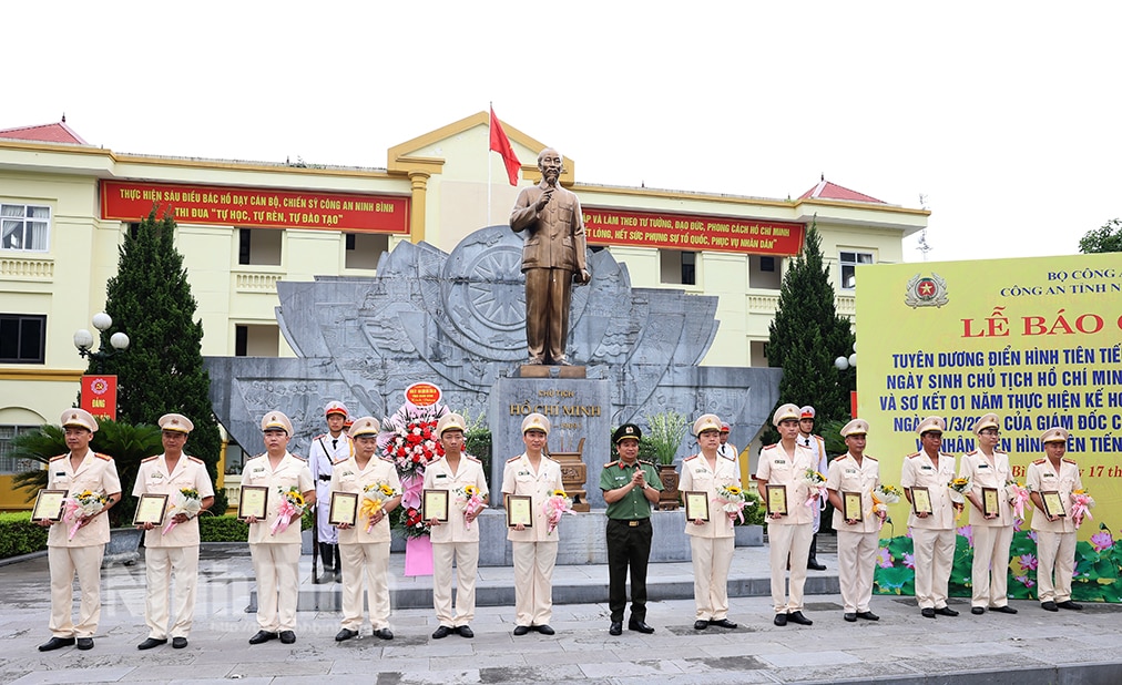 Công an tỉnh tổ chức Lễ báo công tuyên dương điển hình tiên tiến nhân kỷ niệm 134 năm Ngày sinh Chủ tịch Hồ Chí Minh