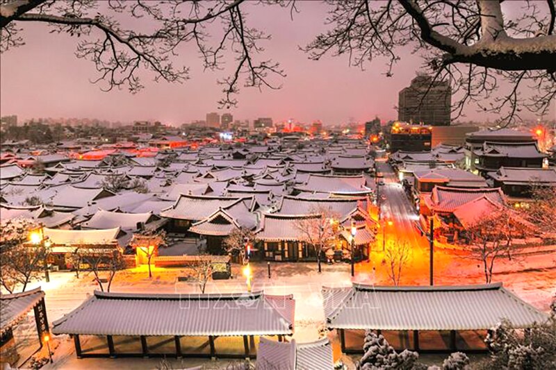 Quang cảnh làng Hanok Jeonju, điểm thu hút khách du lịch của tỉnh Jeollabuk-do (Hàn Quốc). Ảnh: Đinh Thuận/TTXVN