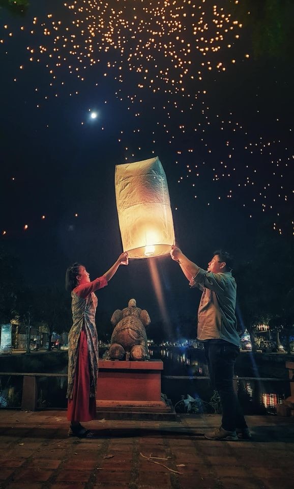 Đắm chìm trong đêm Loy Krathong sẽ là trải nghiệm lạ khó quên | Ảnh: Thanh Tú