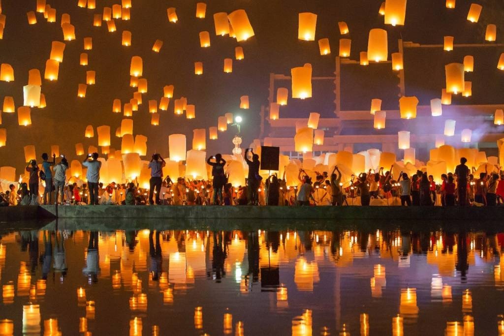 Đắm chìm trong đêm Loy Krathong sẽ là trải nghiệm lạ khó quên | Ảnh: Thanh Tú