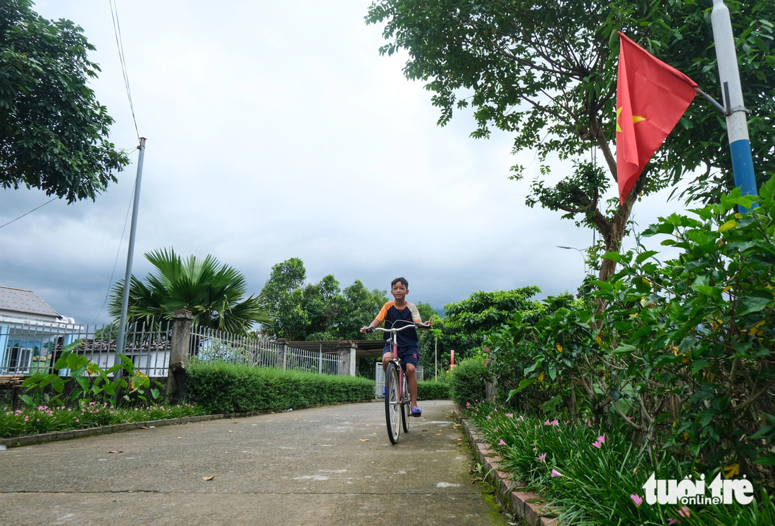 Làng bích họa xinh đẹp nơi biên cương Tổ quốc- Ảnh 2.