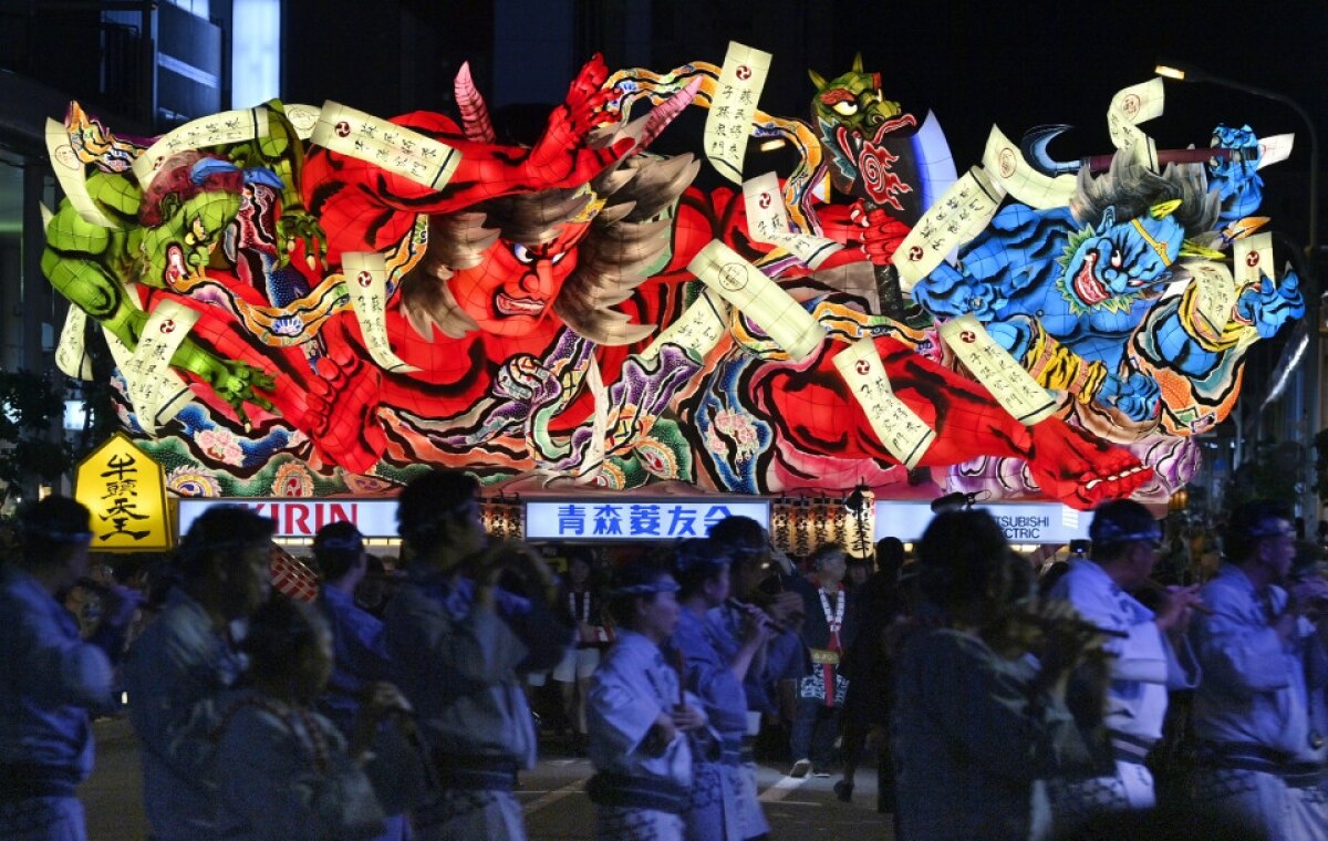 Các nebuta xuất hiện trên đường phố ở Aomori, Nhật Bản hôm 2/8. Nguồn: Kyodo