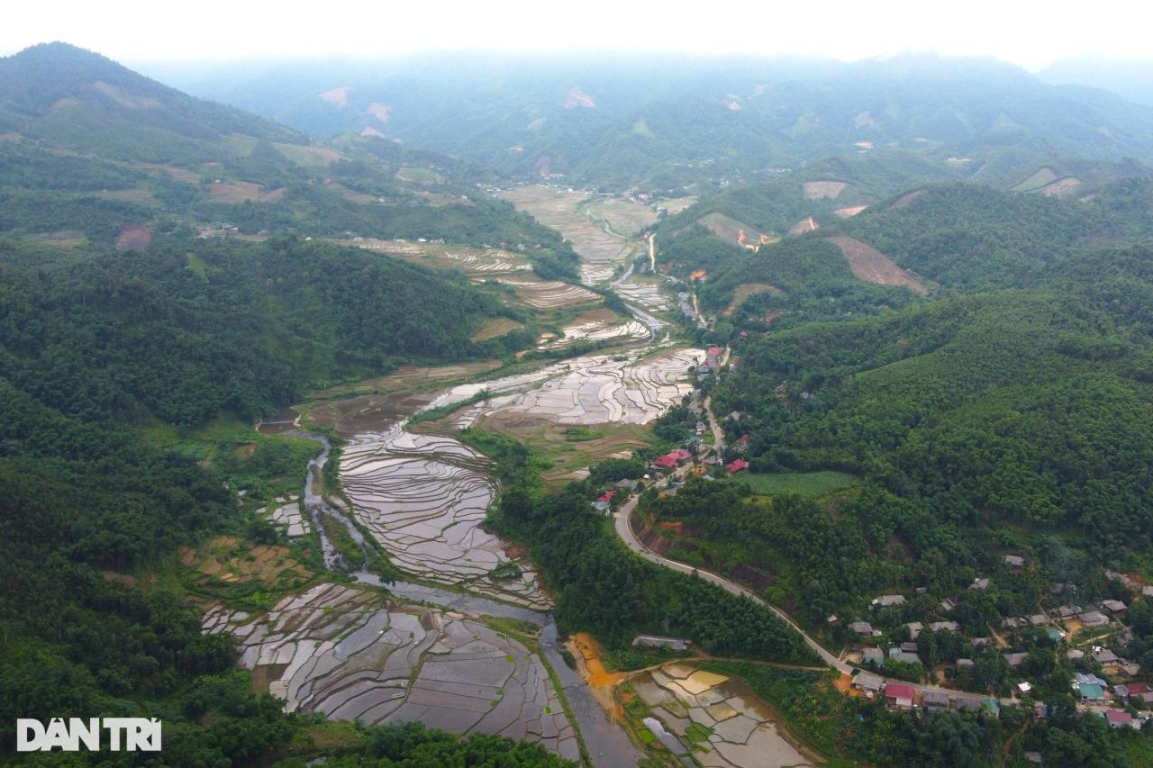 Ngắm ruộng bậc thang đẹp bình yên mùa nước đổ ở Thanh Hóa - 1