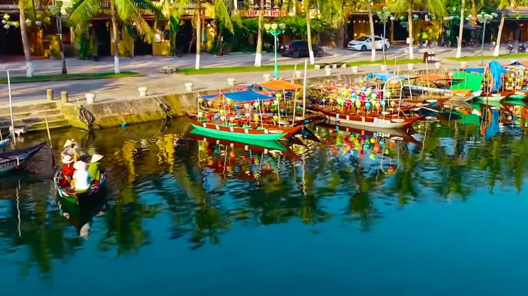 ⁣A peaceful morning in Hoi An ancient town …