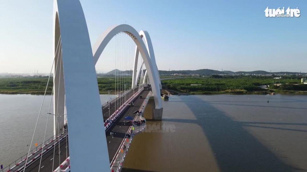 Flycam cầu có vòm thép cao nhất Việt Nam vừa được thông xe - Tuôi Tre Online