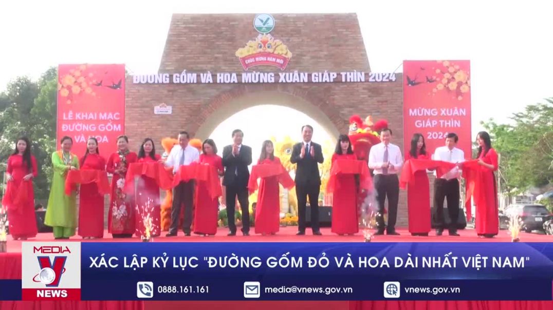 ⁣Xác lập kỷ lục 'Đường gốm đỏ và hoa dài nhất Việt Nam'