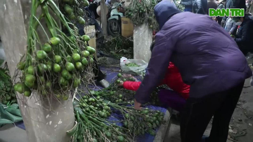 ⁣Chợ Nủa sôi động, đông đúc người dân mua sắm phiên cuối năm