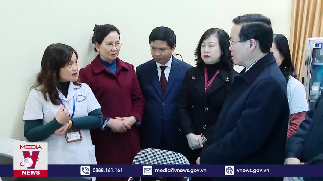 ⁣Chủ tịch nước thăm, chúc mừng các y, bác sĩ tại tỉnh Hà Nam