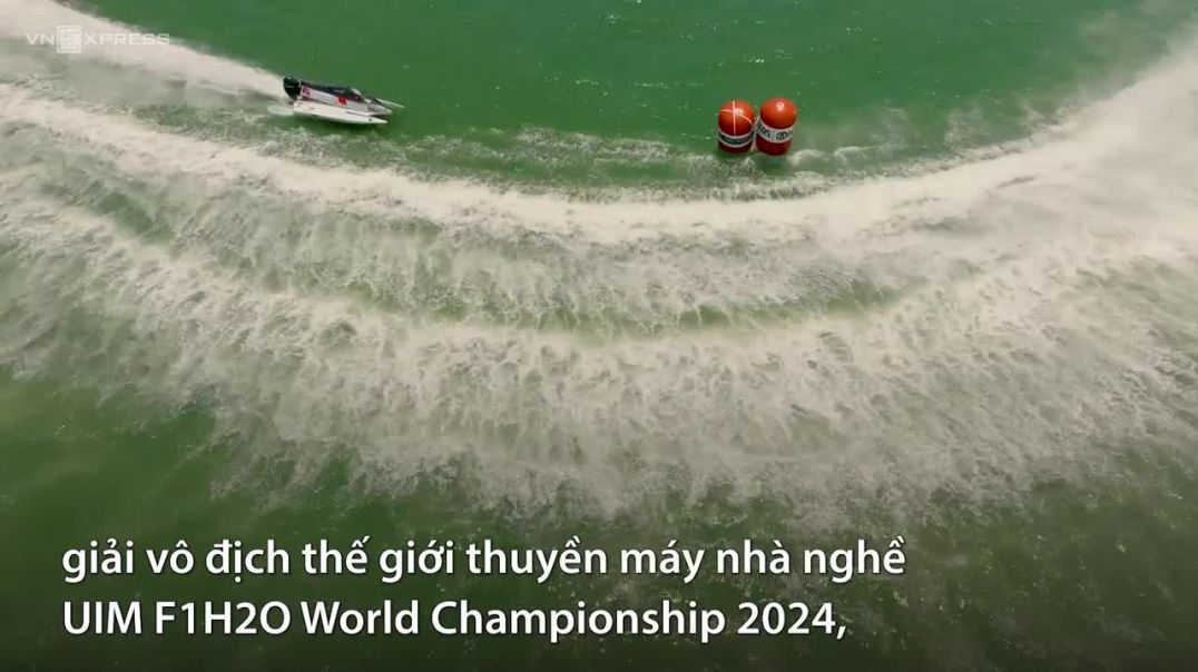 Màn rượt đuổi của 18 thuyền máy công thức một trên đầm Thị Nại