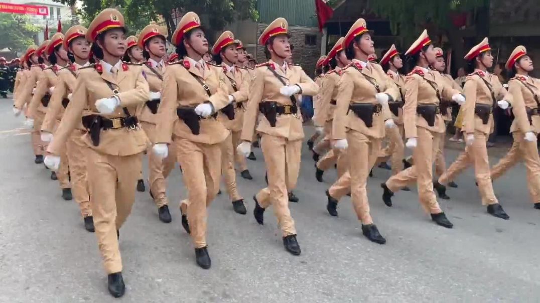 ⁣12.000 người hợp luyện diễu binh trên đường phố Điện Biên