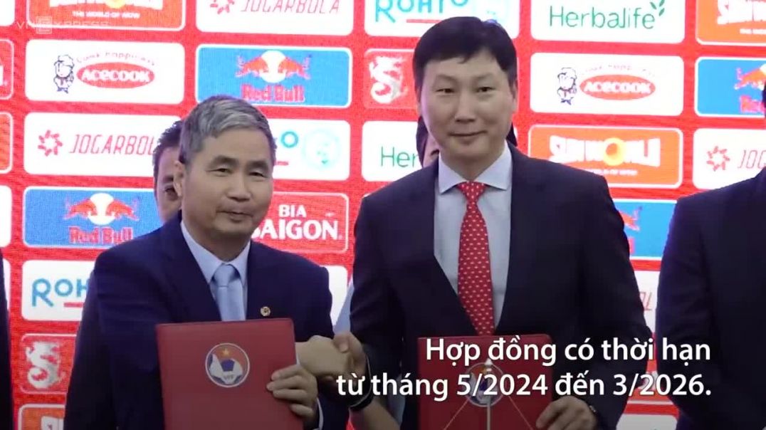 ⁣HLV Kim Sang-sik: 'Ông Park dặn tôi kết nối cầu thủ Việt Nam'