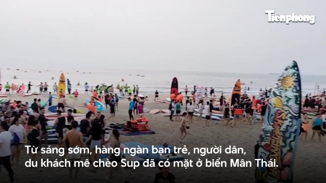 ⁣Giới trẻ nô nức chèo Sup ngắm bình minh trên biển Đà Nẵng