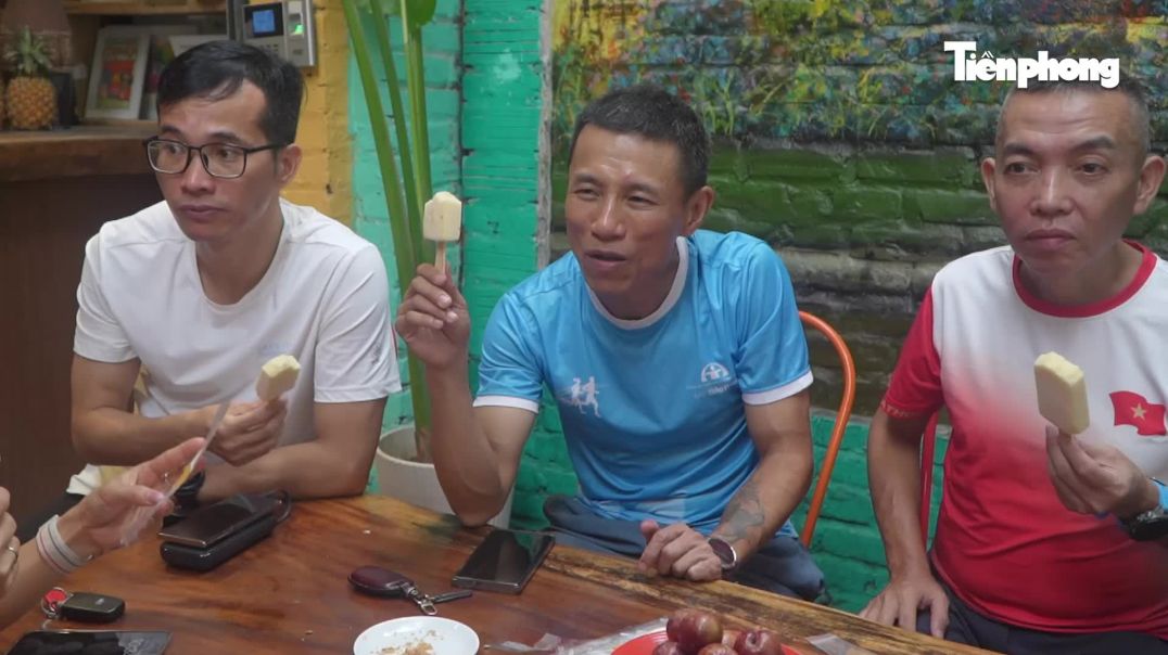 ⁣Trải nghiệm món kem chấm muối ô mai độc lạ ở Hà Nội