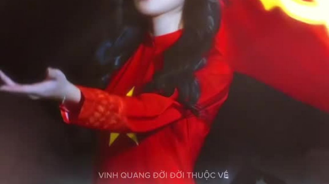 ⁣Trend quay cùng cờ nhưng theo style yêu nước của hot tiktoker Đào Lê Phương Hoa