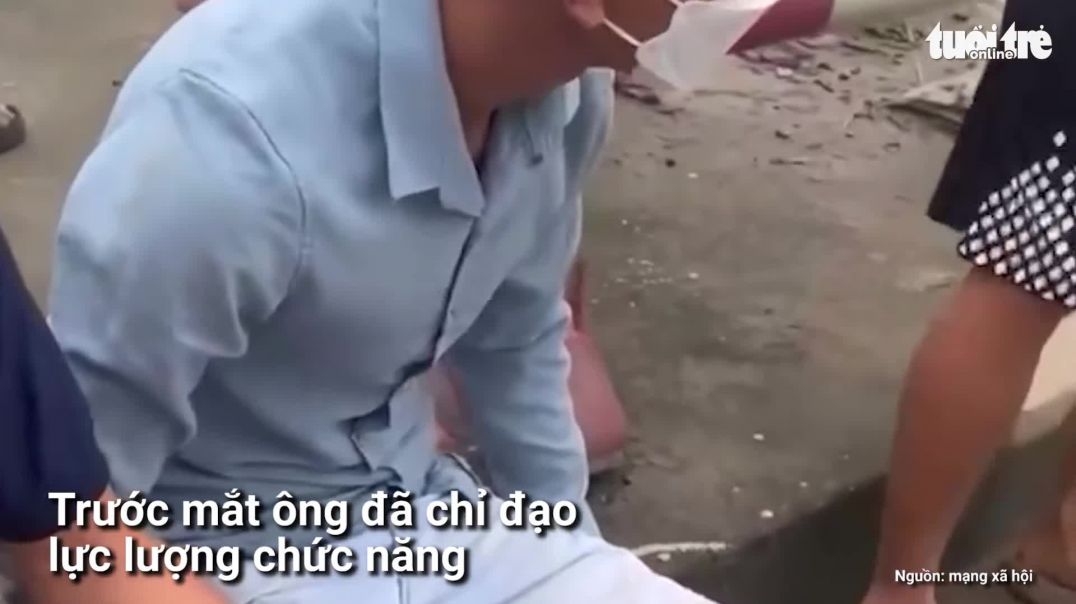 ⁣Sập cầu Phong Châu tại Phú Thọ, nghi có người và xe rơi xuống sông