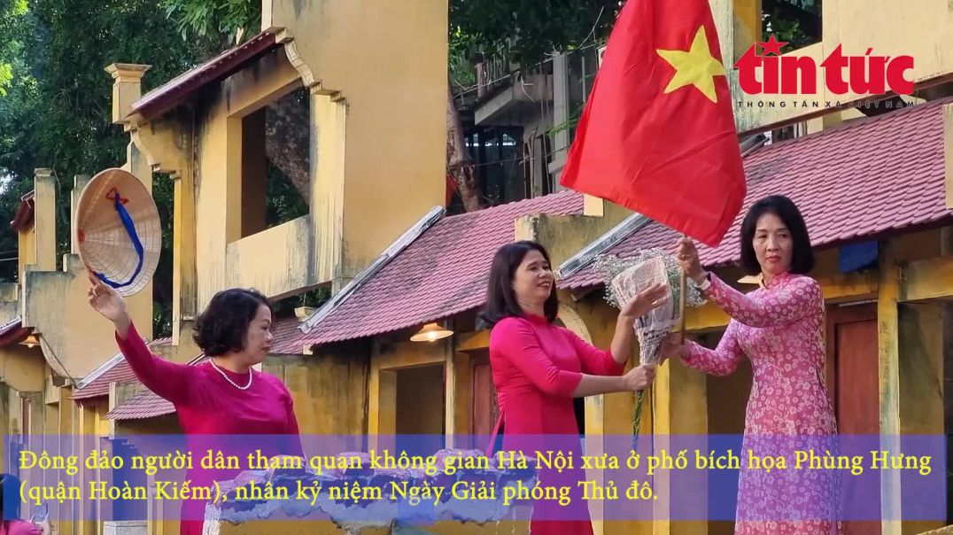 ⁣Người dân thủ đô tìm lại 'Ký ức Hà Nội - 70 năm' trên phố bích họa Phùng Hưng