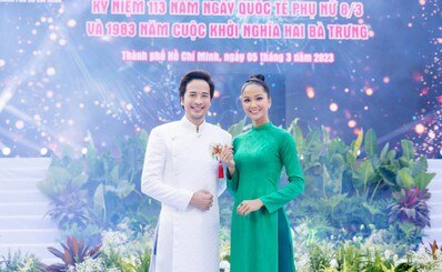 Ambassador Doan Minh Tai and singer Sunny Dan Ngoc in ao dai parade on ...