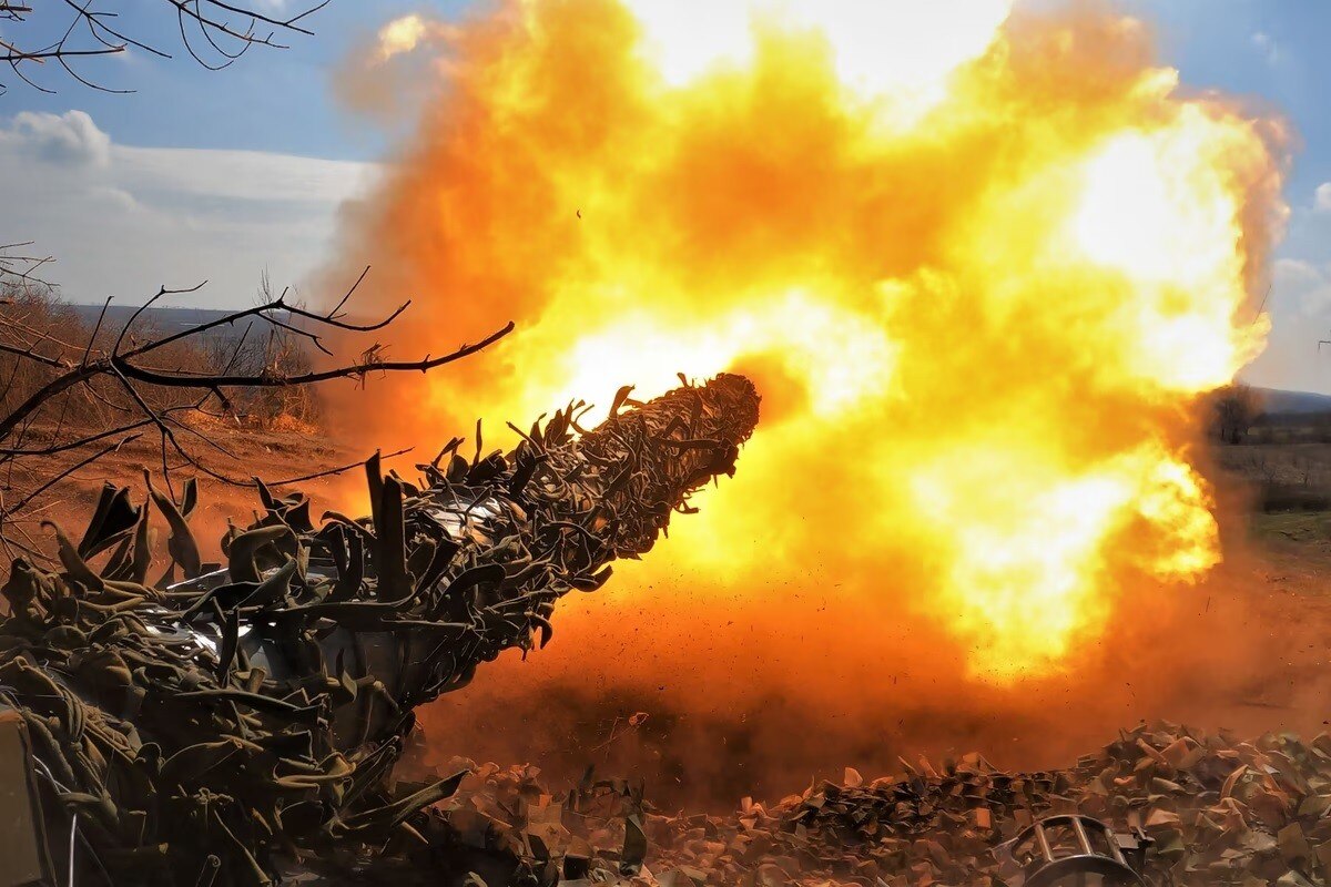 Ảnh ấn tượng tuần (27/3-2/4): Nga không tự cô lập mình với phương Tây, Ukraine phô diễn ‘hoa lửa’ xe tăng T-72, NATO tập trận ở Romania