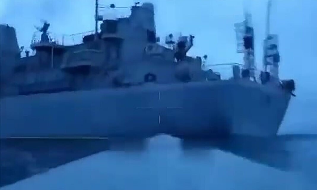 Ukraine công bố video xuồng không người lái áp sát trinh sát hạm Nga