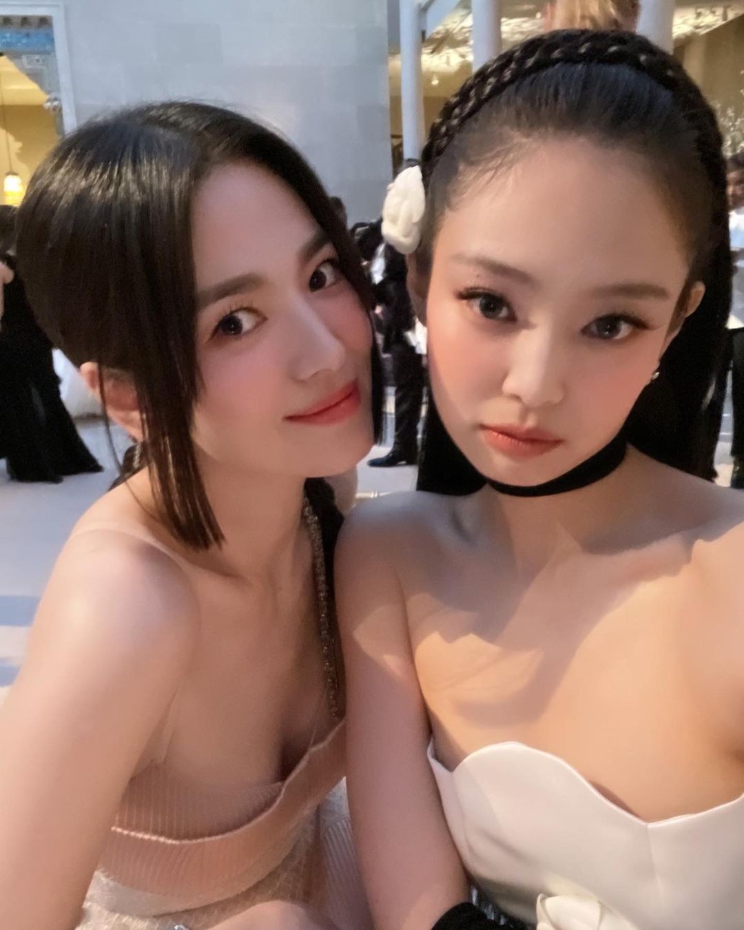 Сон Хе Гё вызвала лихорадку странной прической, когда впервые посетила Met  Gala - Vietnam.vn