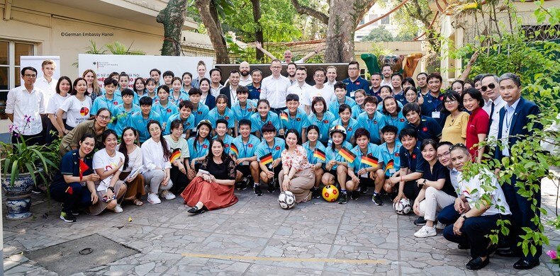 Đại sứ quán Đức giao lưu cùng đội tuyển nữ Việt Nam ảnh 1