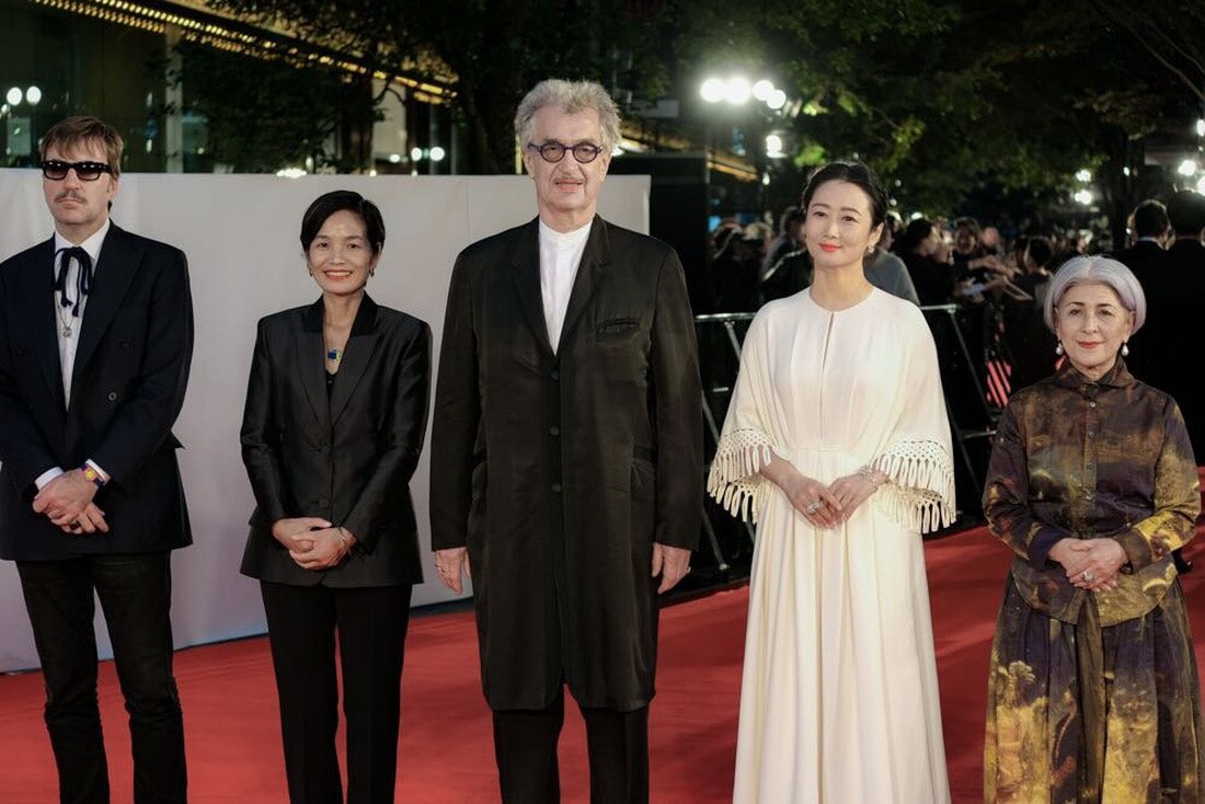 Ban giám khảo Liên hoan phim quốc tế Tokyo 2023, nhà sản xuất phim Trần Thị Bích Ngọc đến từ Việt Nam (thứ hai từ trái qua) - Ảnh: NGỌC NICK M