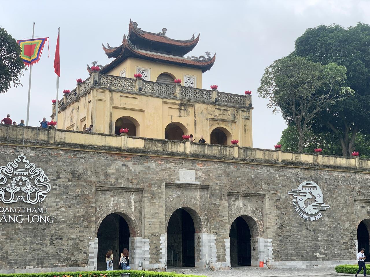 Đoan Môn - Hoàng thành Thăng Long là nơi hội quân của quân đội Việt Nam khi vào tiếp quản Hà Nội ngày 10.10.1954. Đoan Môn là một trong những cổng chính dẫn vào Cấm thành. Ảnh: Nhật Minh