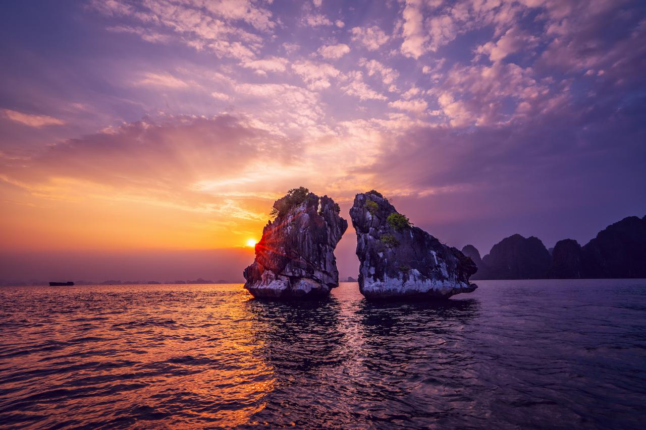 Lý do vịnh Hạ Long xứng đáng vào top điểm du lịch tuyệt nhất thế giới 2024  - Vietnam.vn