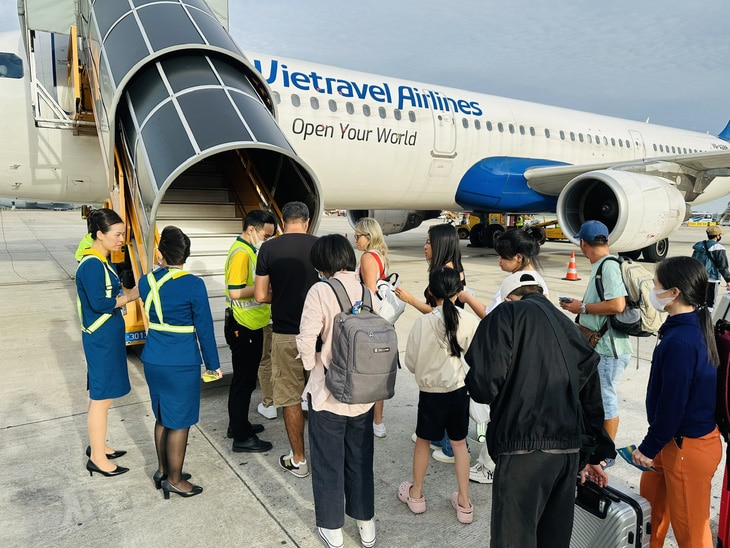 Sau ba năm hoạt động, Vietravel Airlines đang có ba máy bay khai thác nhiều chặng bay trong nước và bay một số chặng quốc tế - Ảnh: CÔNG TRUNG
