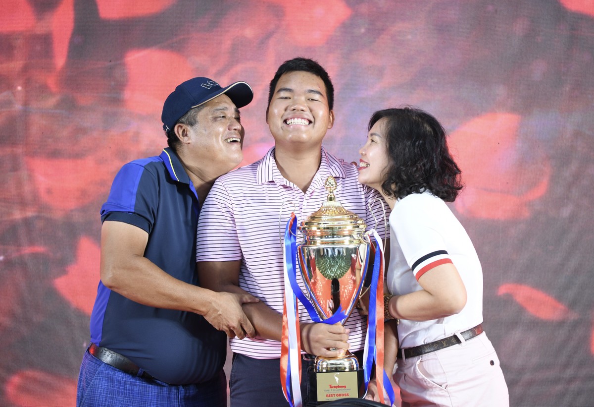 Der 16-jährige Golfer Nguyen Duc Son gewinnt die Tien Phong Golf ...