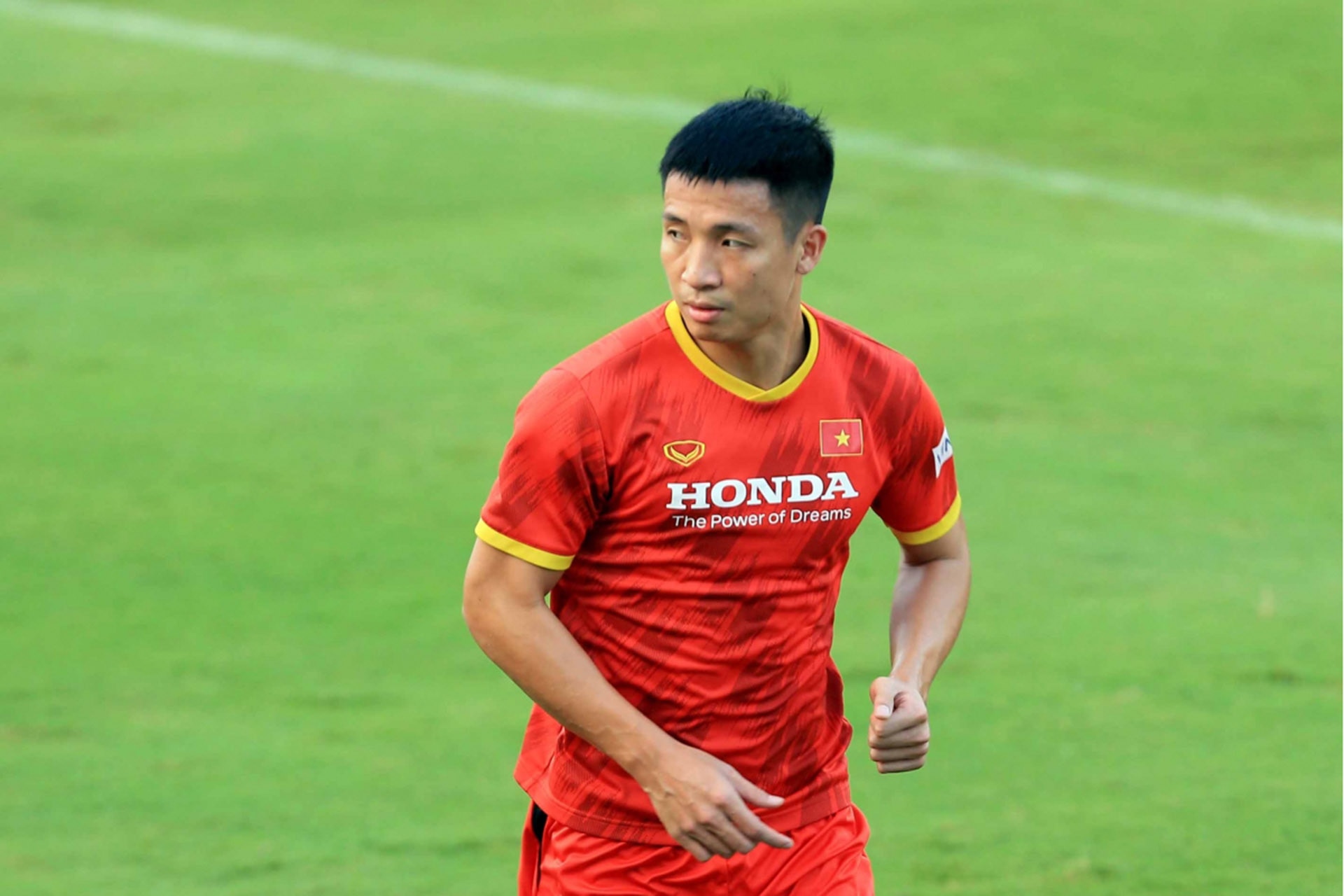 Полузащитник Буй Тьен Зунг возвращается в сборную для подготовки к .