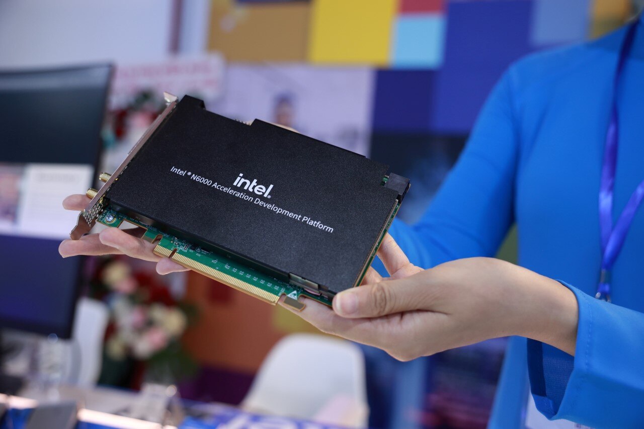 Sản phẩm chip của hãng Intel (Mỹ) trưng bày tại lễ khai trương Trung tâm đổi mới sáng tạo quốc gia Việt Nam. Ảnh: Hải Nguyễn